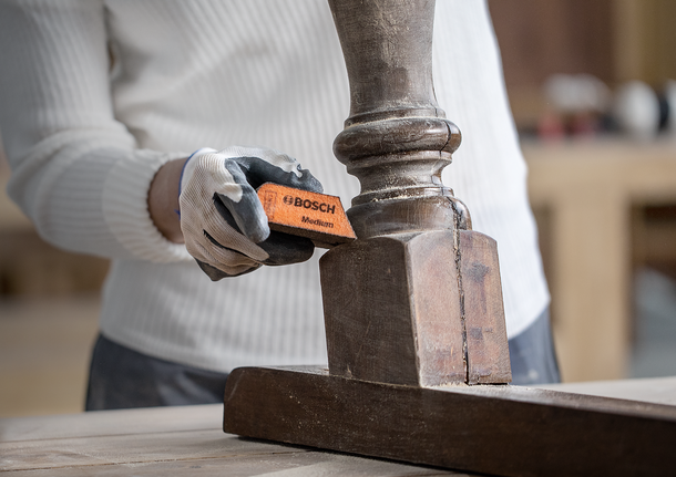 Bosch medium sanding sponge for wood surface finishing.