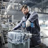 Bosch ISR 18V-30 P cordless impact wrench in industrial use.