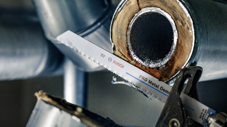 PRO Metal Demolition S1125VF Blade, 1.25 x 19 x 225 mm, 5 pcs Reciprocating saw blade cutting through a metal pipe in an industrial setting.