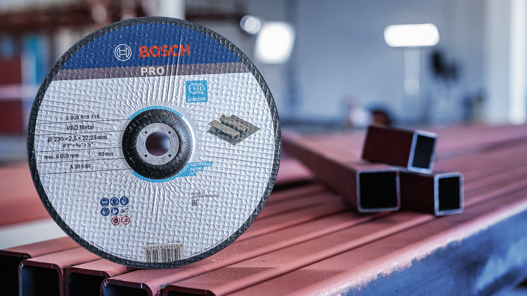 PRO Metal Cutting Disc, 180 x 3 x 22.23 mm Cutting disc standing upright on metal beams in a workshop.