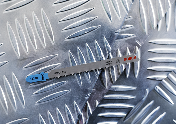 PRO Alu T127D Jigsaw Blade, 100 mm, 5 pcs Jigsaw blade on a diamond-patterned metal sheet.